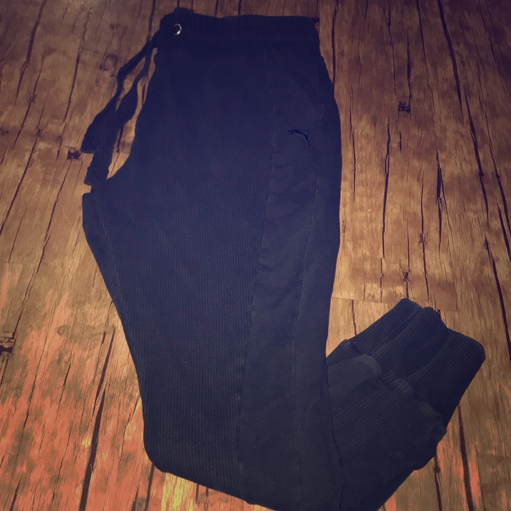black puma joggers